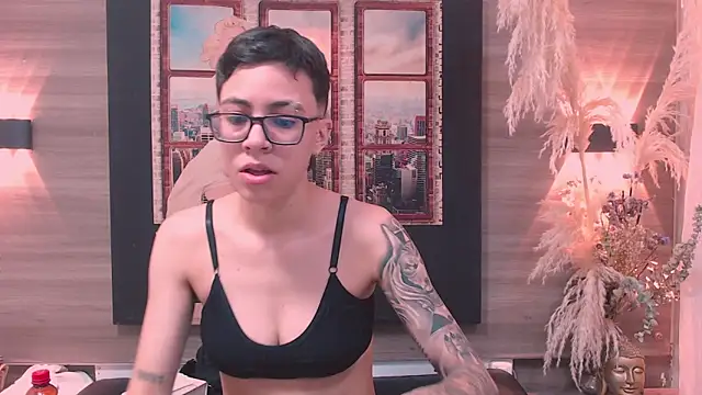 Snapshot of Cutie_Shy_ chatting on December 19, 2025, 1:57 pm Cutie Shy online show from December 19, 2025, 1:57 pm