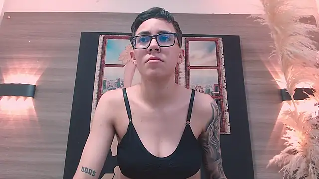 Snapshot of Cutie_Shy_ chatting on December 17, 2025, 7:19 pm Cutie Shy online show from December 17, 2025, 7:19 pm