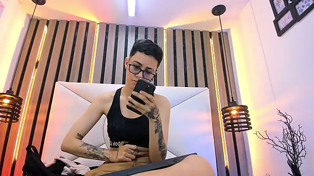 Snapshot of Cutie_Shy_ chatting on November 3, 2025, 5:49 pm Cutie Shy online show from November 3, 2025, 5:49 pm