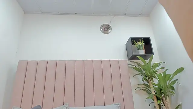 Snapshot of camila__herrera chatting on March 1, 2025, 3:10 am camila  herrera online show from March 1, 2025, 3:10 am