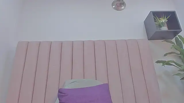 Snapshot of camila__herrera chatting on March 19, 2025, 12:34 pm camila  herrera online show from March 19, 2025, 12:34 pm