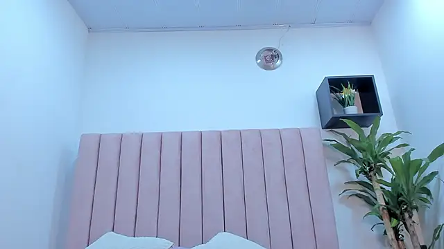 Snapshot of camila__herrera chatting on March 11, 2025, 9:24 am camila  herrera online show from March 11, 2025, 9:24 am