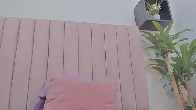 Snapshot of camila__herrera chatting on February 26, 2025, 9:22 am camila  herrera online show from February 26, 2025, 9:22 am