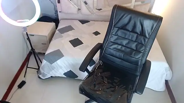 Snapshot of Salome_Milf202 chatting on October 8, 2025, 3:19 am Salome Milf202 online show from October 8, 2025, 3:19 am