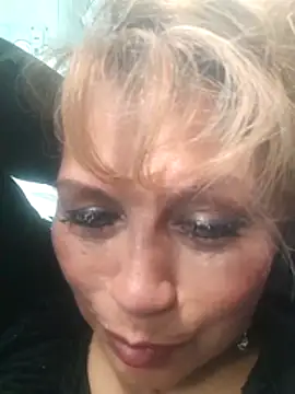 Kazsandraa online show from May 26, 2026, 4:49 pm