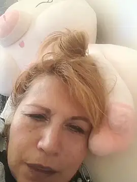 Snapshot of Kazsandraa chatting on July 16, 2026, 5:43 pm Kazsandraa online show from July 16, 2026, 5:43 pm