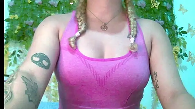 Snapshot of Crysrus chatting on July 2, 2026, 1:39 am Crysrus online show from July 2, 2026, 1:39 am