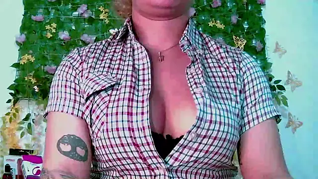 Crysrus online show from March 4, 2026, 1:46 am