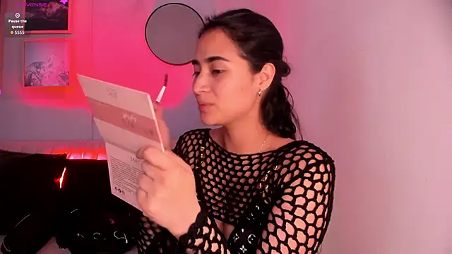 lara madisson online show from November 4, 2025, 6:28 am