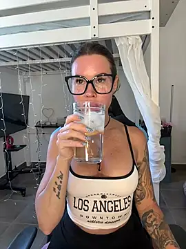 Lara Bergmann online show from June 24, 2026, 6:23 am
