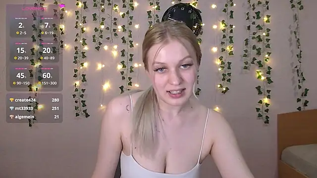 Snapshot of EmiliaDuchess chatting on March 8, 2025, 1:14 pm EmiliaDuchess online show from March 8, 2025, 1:14 pm