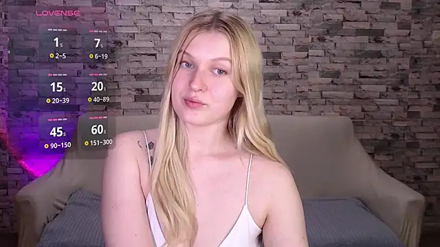 Snapshot of EmiliaDuchess chatting on April 29, 2026, 5:52 pm EmiliaDuchess online show from April 29, 2026, 5:52 pm