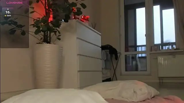 agelandreww online show from November 28, 2025, 12:27 pm