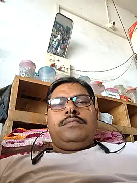 Snapshot of Srmotrs chatting on October 10, 2025, 7:42 am Srmotrs online show from October 10, 2025, 7:42 am