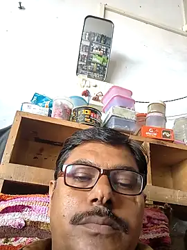 Snapshot of Srmotrs chatting on October 27, 2025, 6:47 am Srmotrs online show from October 27, 2025, 6:47 am