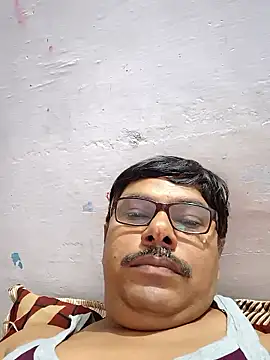 Snapshot of Srmotrs chatting on October 28, 2025, 12:33 am Srmotrs online show from October 28, 2025, 12:33 am