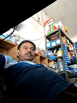 Snapshot of Srmotrs chatting on October 6, 2025, 6:58 am Srmotrs online show from October 6, 2025, 6:58 am