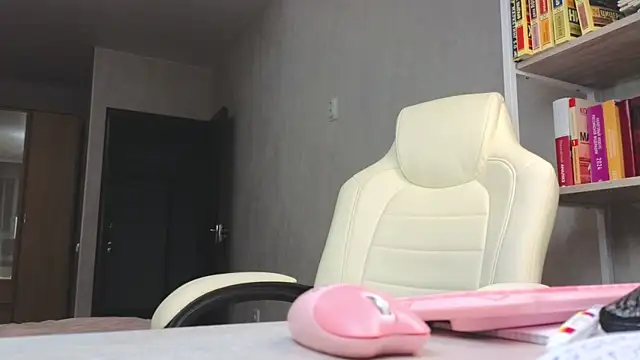 Snapshot of Marietta_Castro chatting on November 4, 2025, 1:37 pm Marietta Castro online show from November 4, 2025, 1:37 pm