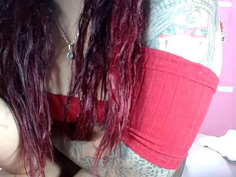 Snapshot of escarlett_hott chatting on October 29, 2025, 4:00 am escarlett hott online show from October 29, 2025, 4:00 am