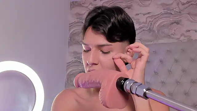 Kev jenner online show from October 12, 2025, 9:38 pm