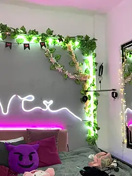 YouliteSllut2 online show from March 14, 2025, 8:28 pm