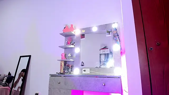 YouliteSllut2 online show from December 16, 2025, 10:47 pm