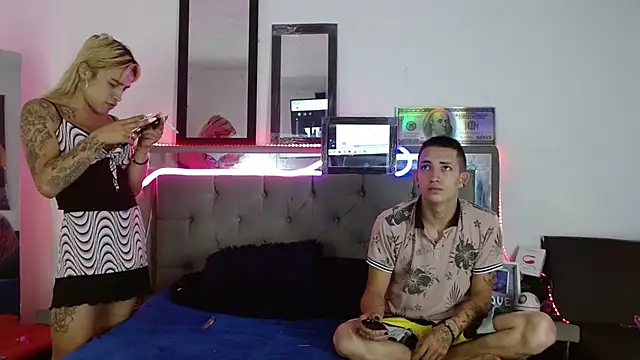 parejacaliente20154 online show from February 10, 2025, 1:33 pm
