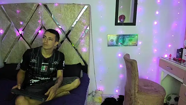 parejacaliente20154 online show from December 2, 2025, 9:00 am