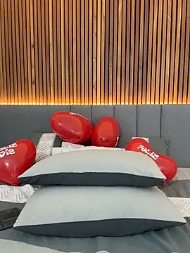 Snapshot of EmiilyAdams_ chatting on February 14, 2025, 8:26 pm EmiilyAdams online show from February 14, 2025, 8:26 pm