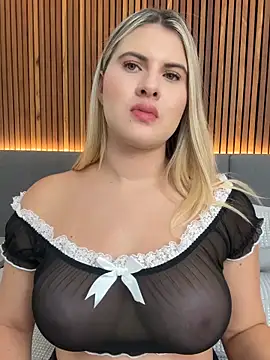 Snapshot of EmiilyAdams_ chatting on January 14, 2026, 10:13 pm EmiilyAdams online show from January 14, 2026, 10:13 pm