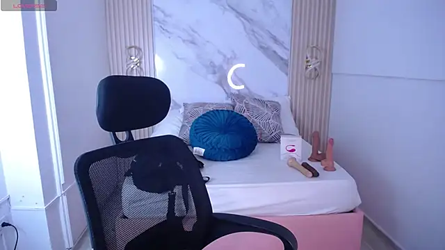 Lunna boobs online show from February 24, 2026, 3:07 am