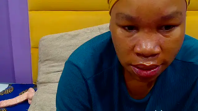 Snapshot of YELLOWBUSTYMELLONS chatting on October 26, 2025, 7:58 pm YELLOWBUSTYMELLONS online show from October 26, 2025, 7:58 pm