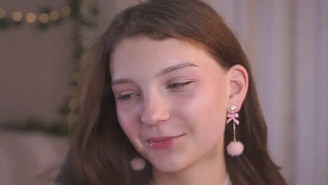 Snapshot of CindyGarrison chatting on September 19, 2025, 2:04 am CindyGarrison online show from September 19, 2025, 2:04 am