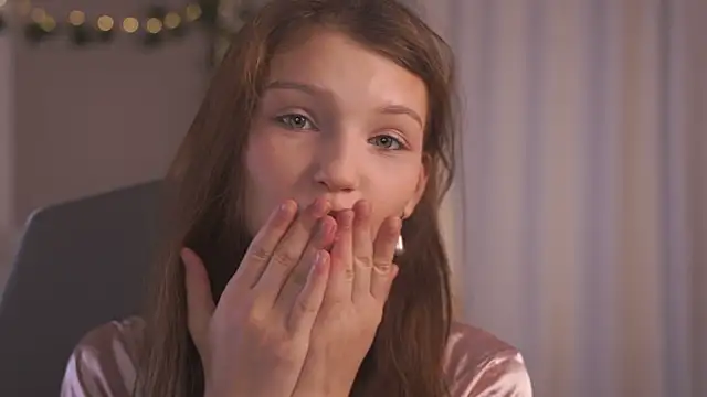 Snapshot of CindyGarrison chatting on October 11, 2025, 1:50 am CindyGarrison online show from October 11, 2025, 1:50 am