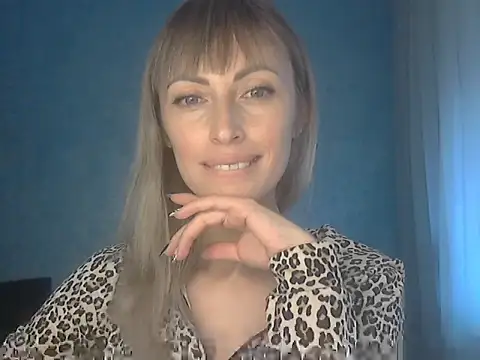 EffectMaya online show from November 20, 2025, 12:28 pm