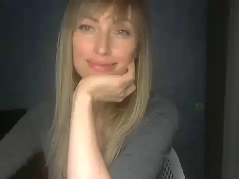 Snapshot of EffectMaya chatting on April 13, 2026, 4:55 pm EffectMaya online show from April 13, 2026, 4:55 pm