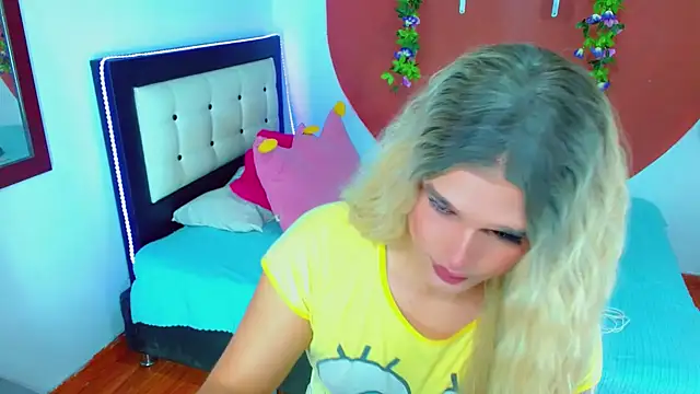 TaylorMon online show from December 4, 2025, 6:51 pm