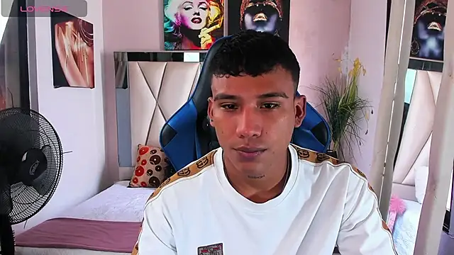 Backsex boy online show from February 26, 2025, 4:16 pm