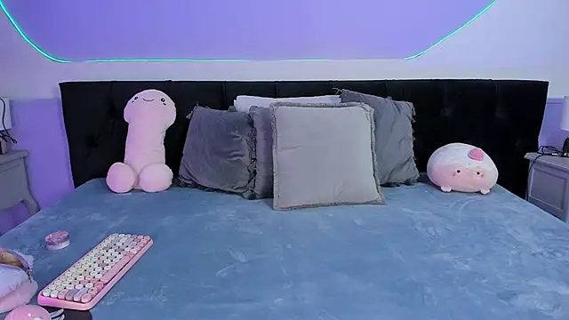 Snapshot of Julieta_Cortes__ chatting on November 4, 2025, 11:47 am Julieta Cortes online show from November 4, 2025, 11:47 am