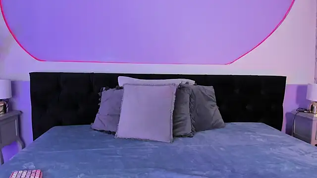 Snapshot of Julieta_Cortes__ chatting on November 20, 2025, 12:17 pm Julieta Cortes online show from November 20, 2025, 12:17 pm