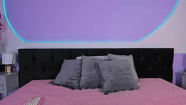 Snapshot of Julieta_Cortes__ chatting on November 5, 2025, 11:57 am Julieta Cortes online show from November 5, 2025, 11:57 am