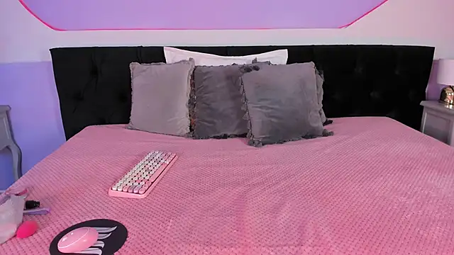 Snapshot of Julieta_Cortes__ chatting on December 2, 2025, 12:18 pm Julieta Cortes online show from December 2, 2025, 12:18 pm