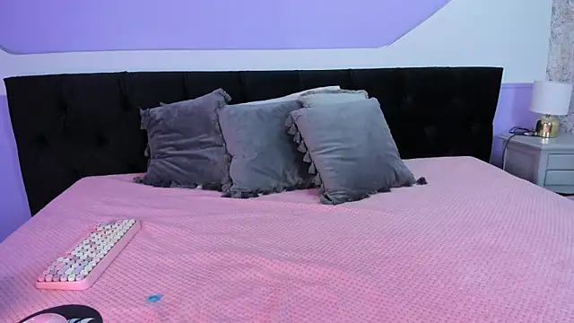 Snapshot of Julieta_Cortes__ chatting on November 19, 2025, 11:54 am Julieta Cortes online show from November 19, 2025, 11:54 am