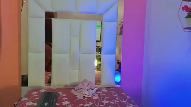 Alanna hot3 online show from September 22, 2025, 7:53 pm