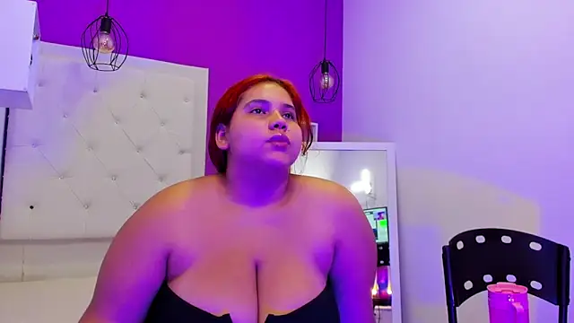 Alanna hot3 online show from February 17, 2025, 7:33 pm