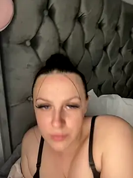 riri bstvx online show from October 15, 2025, 9:01 pm