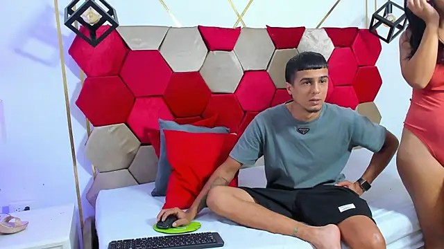 Mila Gus online show from March 7, 2025, 8:44 pm