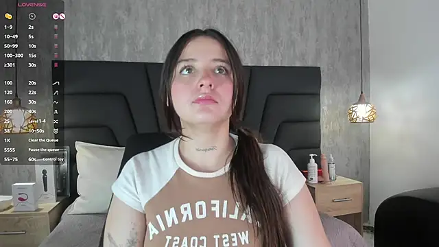 Sabrina Lennox online show from March 5, 2025, 10:54 pm