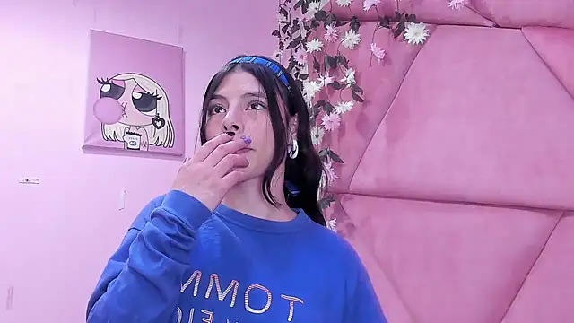 Snapshot of Sasha_Petitte chatting on March 19, 2025, 3:20 am Sasha Petitte online show from March 19, 2025, 3:20 am