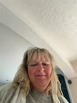 chloefeel online show from June 10, 2026, 6:47 am
